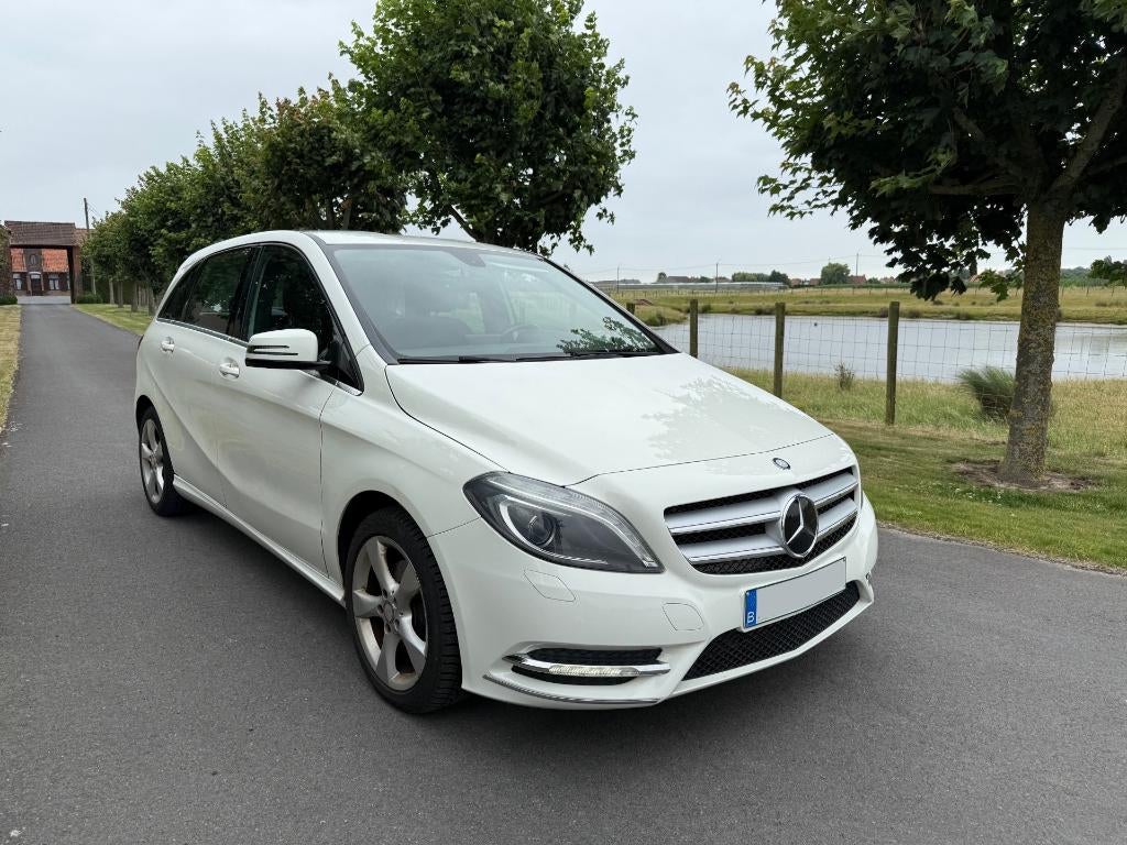 Mercedes Benz B 180 Benzine * EURO 6* LED * GPS * XENON, Euro 6, Wit, Dealer onderhouden, 1598 cc