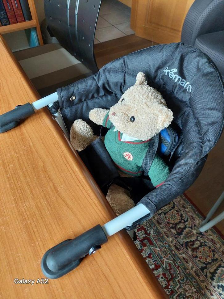 chaise de table pour bébé Premaman Click and Eat, Enfants & Bébés, Chaises pour enfants, Comme neuf, Chaise de table, Ceinture(s)