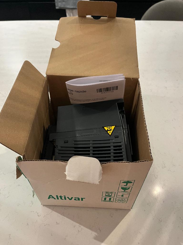 2 Altivar Schneider neuf, Bricolage & Construction, Moteurs, Enlèvement, Neuf