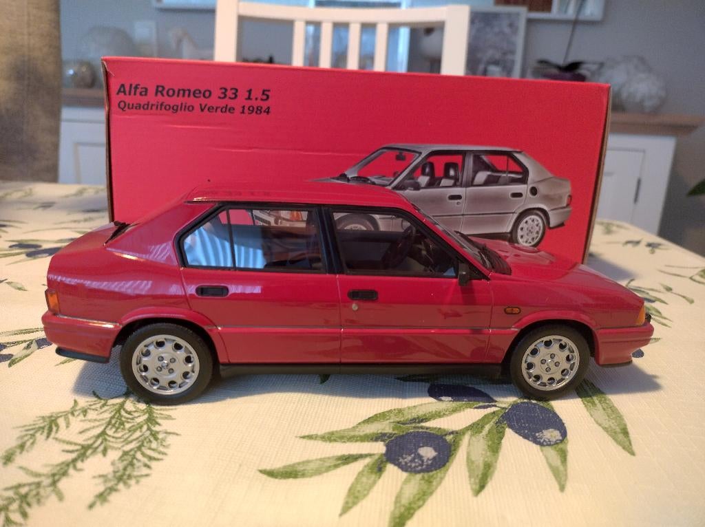 Alfa Romeo 33 1.5 Quadrifoglio verte. Laudoracing 1:18, Enlèvement ou Envoi, Comme neuf, Voiture, Autres marques