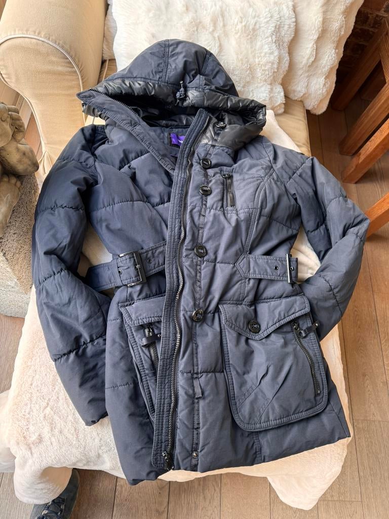 Prachtige warme nieuwe jas met kap en veel zakken, Kleding | Dames, Ophalen, Zo goed als nieuw, Maat 38/40 (M), Blauw