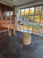 Luxe grote tafel met stenen poten en houten blad, Enlèvement