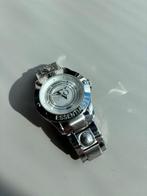 Montre pour femme en acier TOV Essentials - style élégant, Montre-bracelet, Autres marques, Enlèvement ou Envoi, Acier