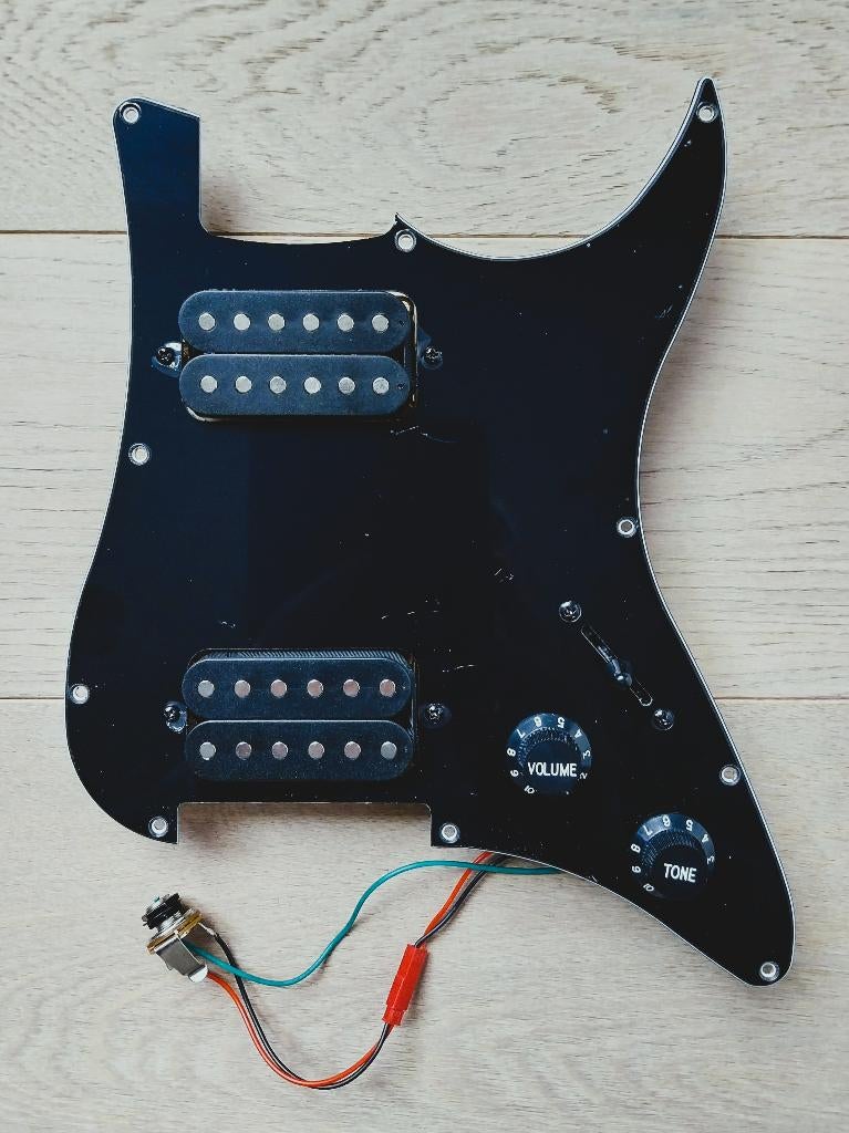 Loaded Stratocaster pickguard / Pickguard chargé, Musique & Instruments, Instruments | Pièces, Neuf, Guitare électrique, Enlèvement ou Envoi