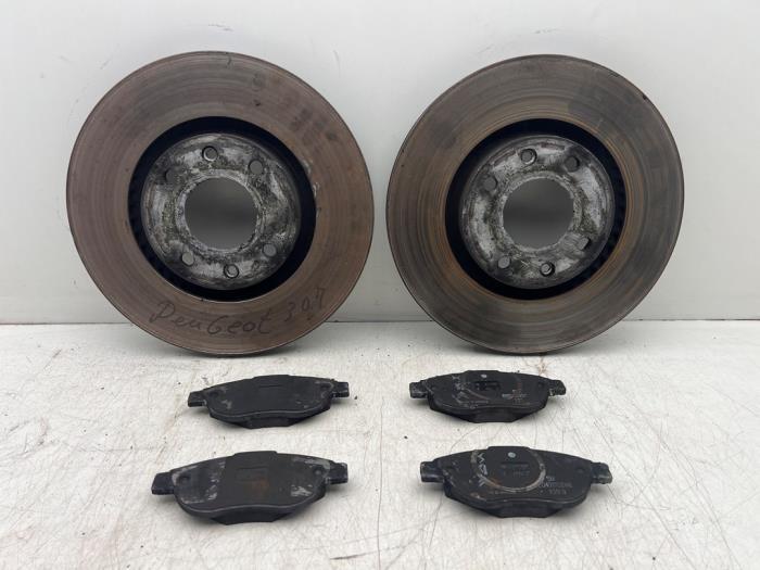 Remschijf + blok voor van een Peugeot 307, Auto-onderdelen, Remmen en Aandrijving, Peugeot, Gebruikt, 3 maanden garantie, Ophalen of Verzenden