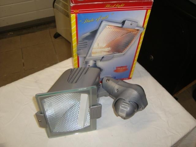 Nouveau : Elro Floodlight ES156A avec ampoule halogène, Musique & Instruments, Lumières & Lasers, Neuf, Lumières, Enlèvement ou Envoi