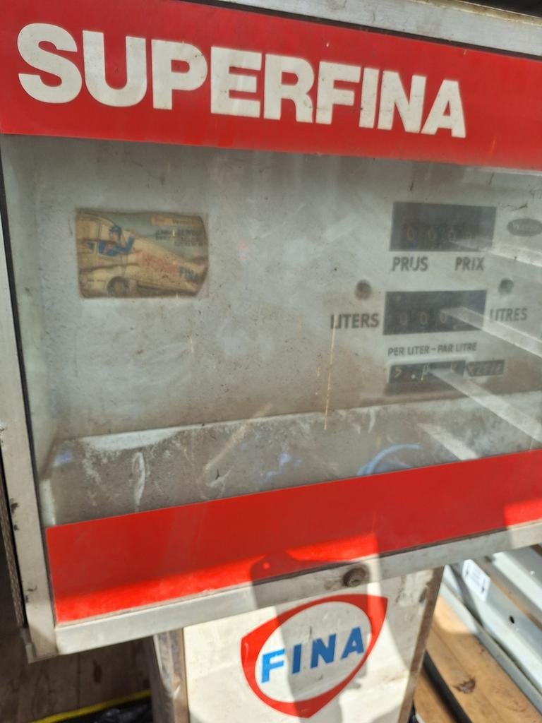 Benzinepomp fina, Enlèvement