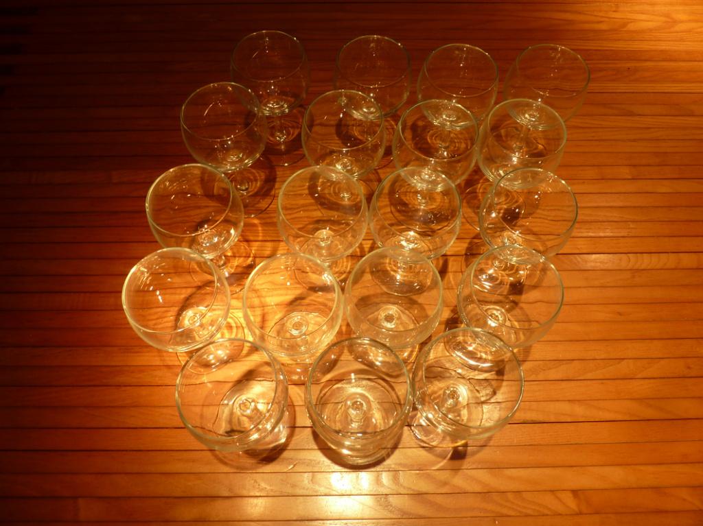 15 wijnglazen, Maison & Meubles, Cuisine | Vaisselle, Enlèvement, Comme neuf, Verre, Verre ou Verres