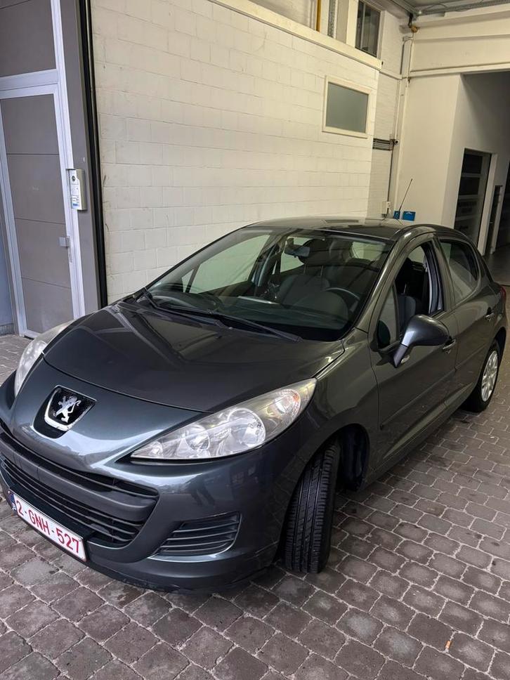 Peugeot 207 tres bon état, Auto's, Peugeot, Particulier, Benzine, Euro 5, Berline, 5 deurs, Handgeschakeld, Zilver of Grijs, Zwart