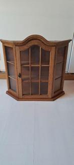 Vitrine hangkast, Enlèvement