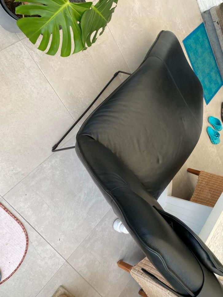 Moderne lederen lounge zetel, Huis en Inrichting, Zetels | Zetels en Chaises Longues, Zo goed als nieuw, Eenpersoons, Minder dan 150 cm