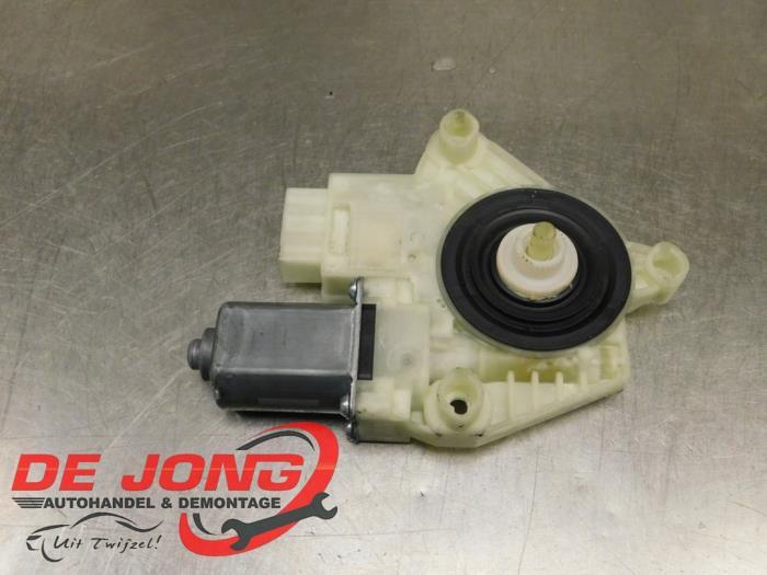 Moteur de vitre portière d'un Skoda Fabia, Autos : Pièces & Accessoires, Carrosserie & Tôlerie, Skoda, Utilisé, 3 mois de garantie