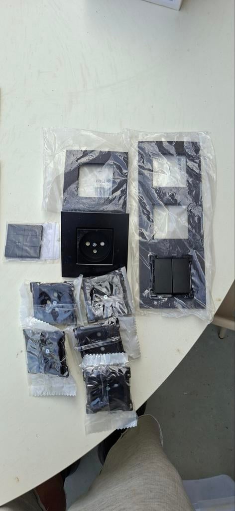 Niko zwart LOT, Doe-het-zelf en Bouw, Elektriciteit en Kabels, Ophalen of Verzenden