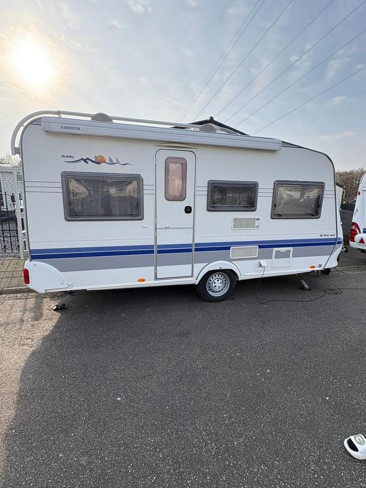 Hobby 450 met voortent en airco, Caravans en Kamperen, Caravans, Particulier, Hobby, Vast bed, Airco, Ophalen