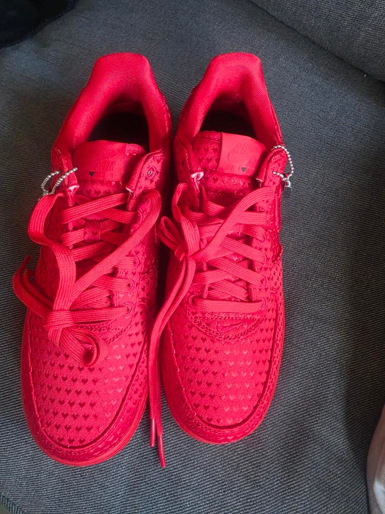 Nike Air Force 1 Valentine’s Day –maat 40,5– nieuw met doos, Neuf, Autres couleurs, Nike, Enlèvement