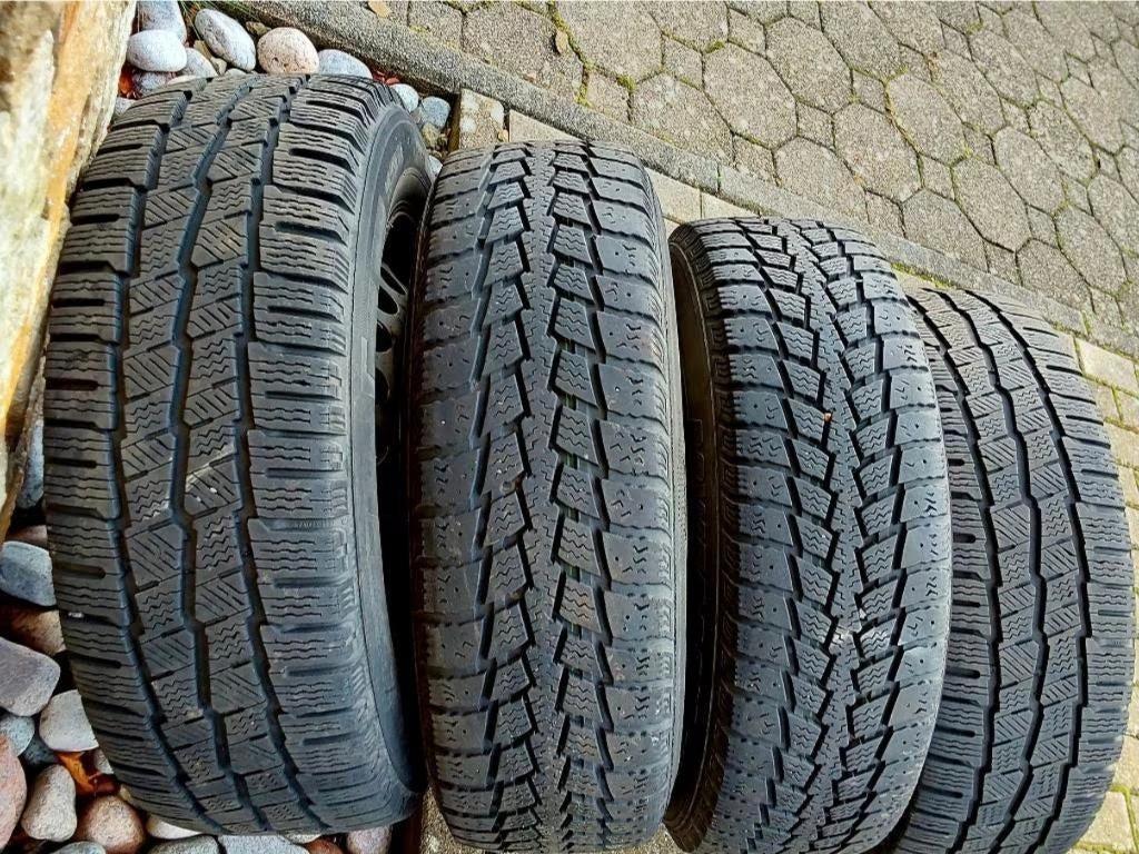 4 pneus hiver renforcés 215/65R16C, originales VW T5, Autos : Pièces & Accessoires, Pneus et Jantes, 16 pouces, Véhicule utilitaire