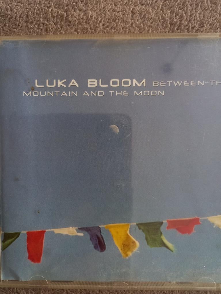 Luka bloom   between the mountain and the moon, Ophalen of Verzenden