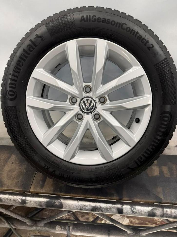 4 jantes vw origine et pneus 4 saisons continental 215/60/16, Autos : Pièces & Accessoires, Pneus & Jantes, Pneus et Jantes, 4 Saisons