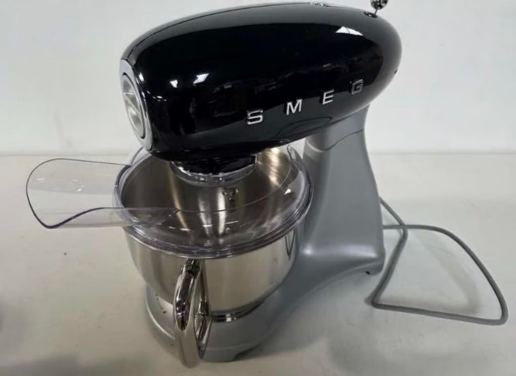 Robot pâtissier SMEG – NEUF-Jamais utilisé! PRIX NÉGOCIABLE, Elektronische apparatuur, Keukenmixers, Zo goed als nieuw, Ophalen