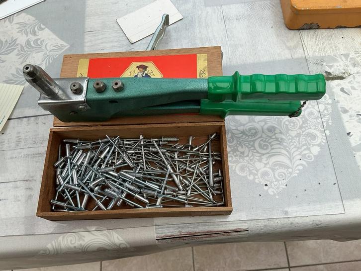 Pince à riveter, Hobby & Loisirs créatifs, Modélisme | Bateaux & Navires, Comme neuf, Enlèvement ou Envoi