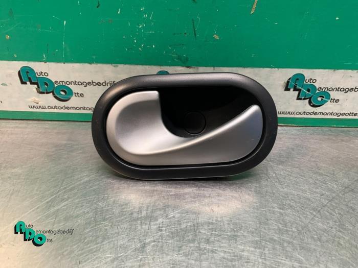 Portiergreep 2Deurs links van een Renault Twingo (Twingo 07-, Auto-onderdelen, Carrosserie, Renault, Gebruikt, 3 maanden garantie