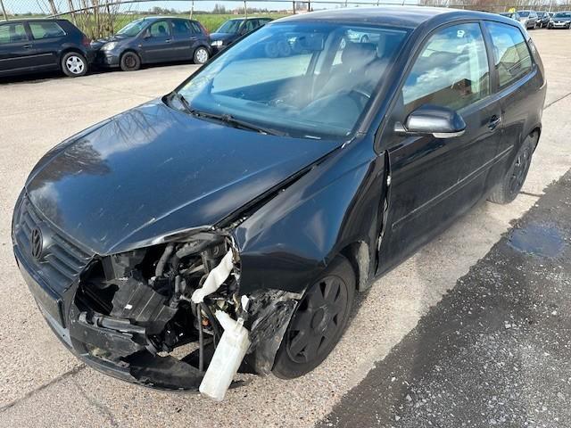 VOLKSWAGEN POLO ACCIDENTEE, Autos, Volkswagen, Particulier, Polo, Essence, Euro 4, Berline, 5 portes, Boîte manuelle, Noir, Gris