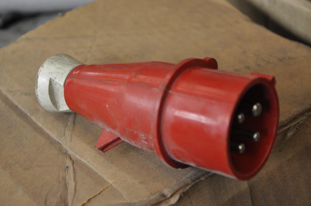 380v MANNELIJKE STEKKER, Doe-het-zelf en Bouw, Elektriciteit en Kabels, Ophalen of Verzenden, Gebruikt, Stekker