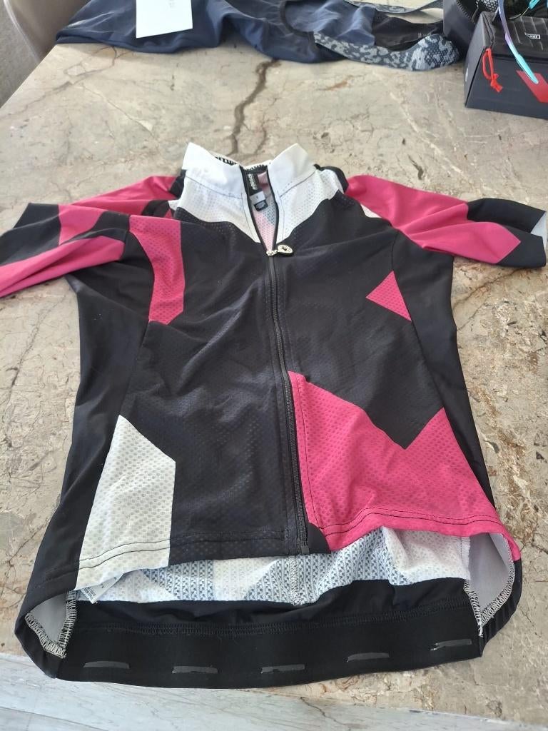 Assos trui maat small, Kleding | Dames, Sportkleding, Zo goed als nieuw, Hardlopen of Fietsen, Maat 36 (S), Roze, Ophalen