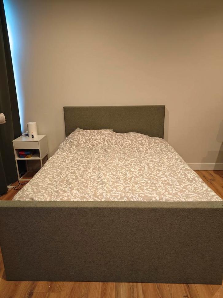 Sommier 160 cm en très bon état avec espace de rangement, Maison & Meubles, Chambre à coucher | Lits boxsprings, Comme neuf, 160 cm