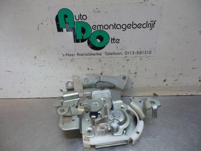 Serrure porte coulissante gauche d'un Nissan NV200, Autos : Pièces & Accessoires, Carrosserie & Tôlerie, Nissan, Utilisé, Enlèvement ou Envoi