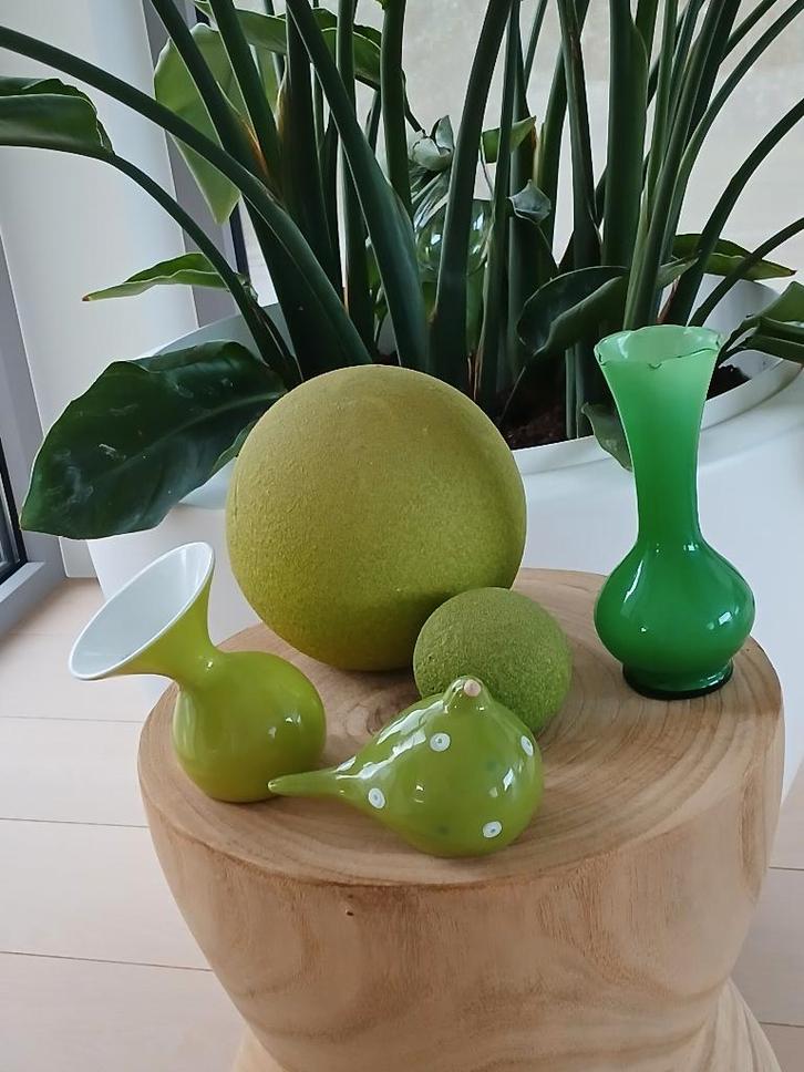 lot decoratieve groene voorwerpen, Huis en Inrichting, Woonaccessoires | Vazen, Zo goed als nieuw, Groen, Minder dan 50 cm, Aardewerk of Porselein