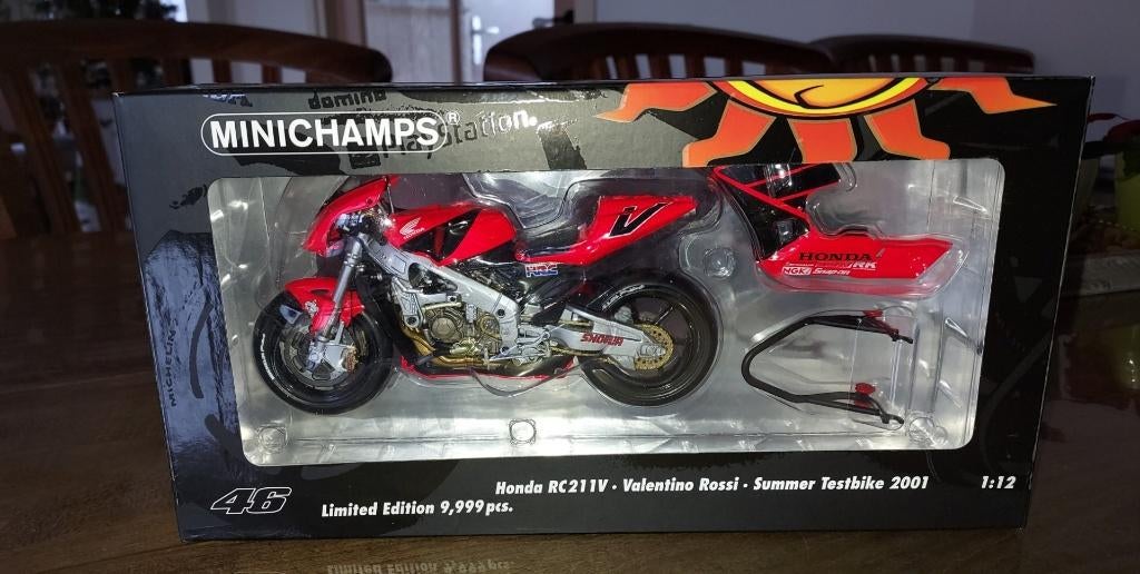 Vélo d'essai Valentino Rossi Minichamps 1:12 pour l'été 2001, Enlèvement ou Envoi, Comme neuf, 1:9 à 1:12, Moteur