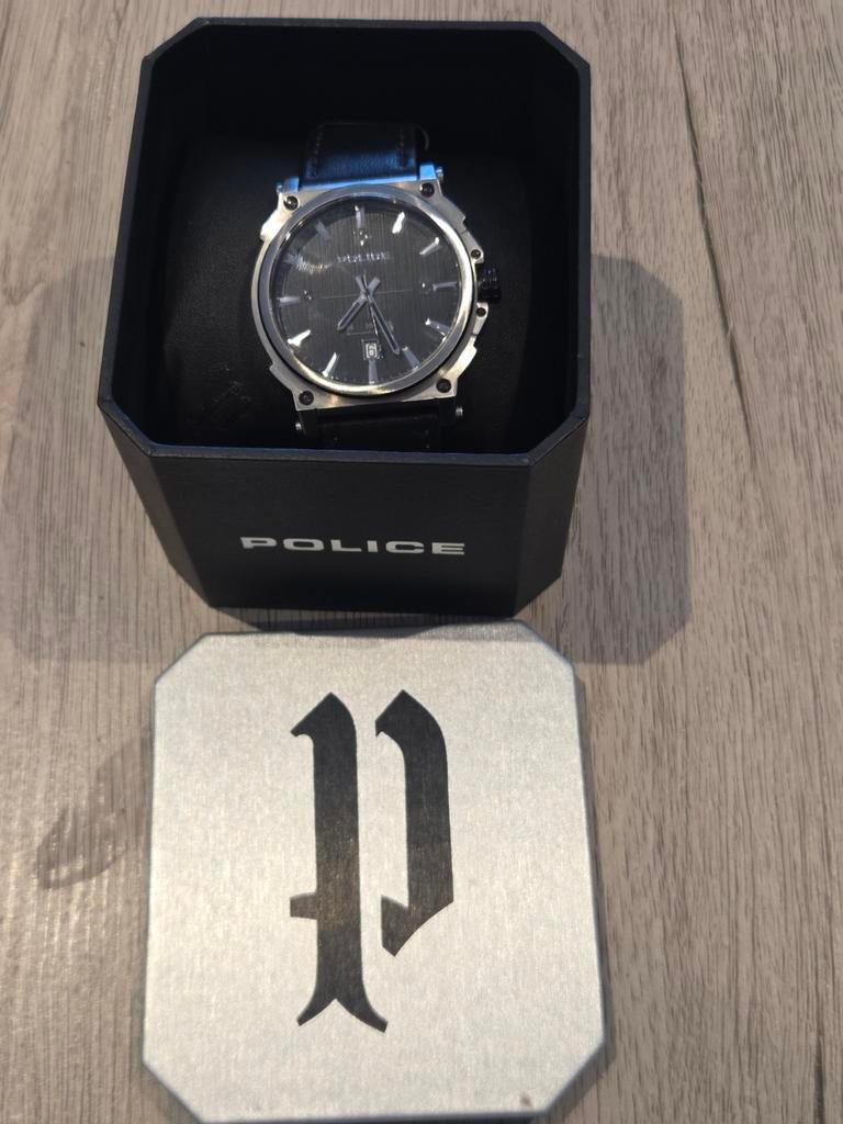 Mooi uurwerk van Police - perfecte staat., Ophalen