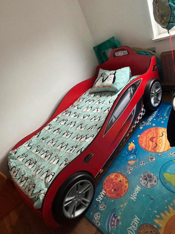 Race autobed kinderbed + matras – bijna nieuw, Enfants & Bébés, Chambre d'enfant | Lits, Comme neuf, Sommier à lattes, Enlèvement
