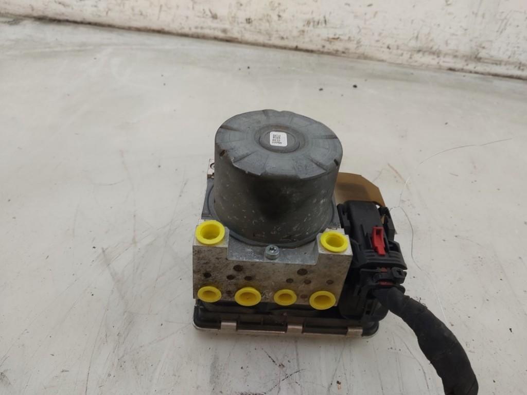 ABS POMP Volkswagen Caddy IV (01-2015/09-2020), Gebruikt, Volkswagen, Sodener Straße 9
65824  Schwalbach, DE, Continental Aftermarket & Services GmbH