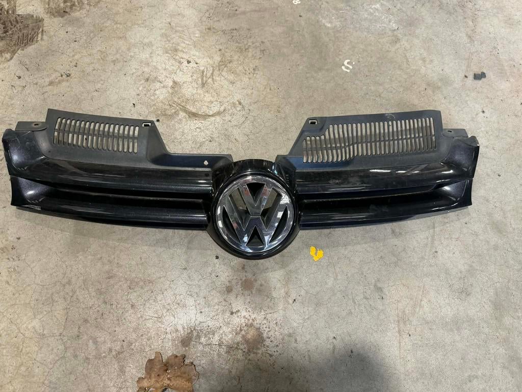 Calandre golf 5 noire, Enlèvement