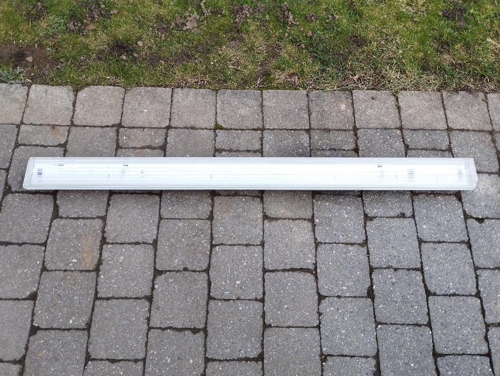 2 Armature semi étanche 1 fois 36W SYLVANIA PRO NEUVE !, Bricolage & Construction, Enlèvement, Neuf, Armature