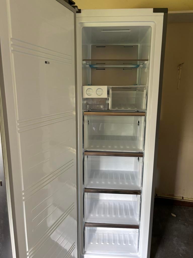 Koenic vrieskast, Ophalen, Zo goed als nieuw, Vrieskast