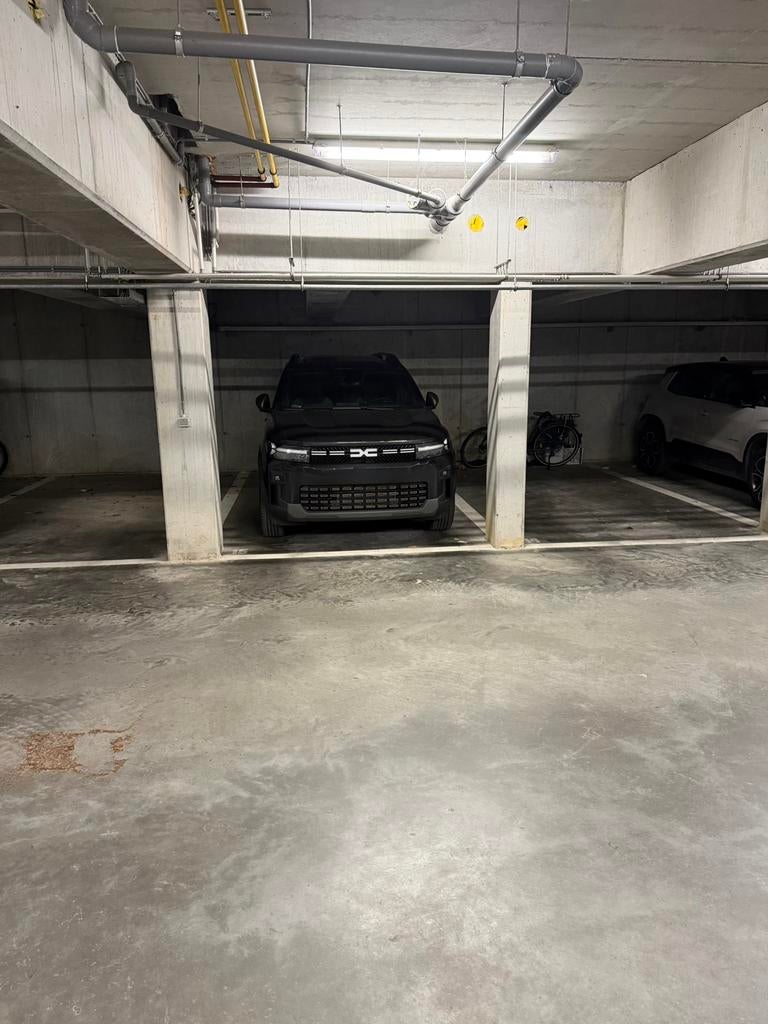 Emplacement de parking - garage - box couvert, Immo, Garages & Places de parking