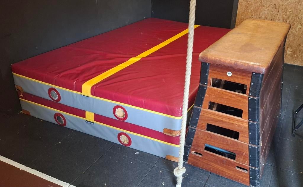 Turnmat en plint in goede staat te koop, Enlèvement