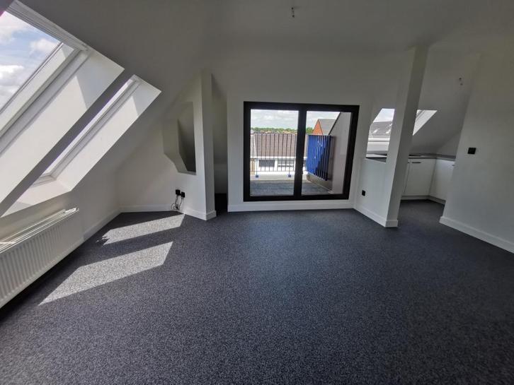 Modern gerenoveerd appartement met terras en parkeerplaats, Immo, Huizen en Appartementen te koop, Maasmechelen, tot 200 m², Appartement