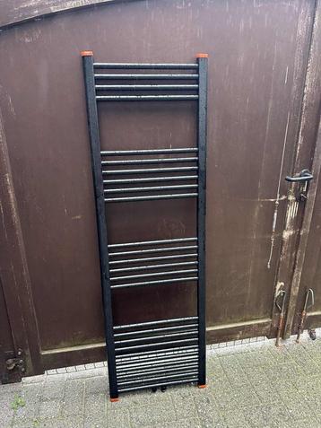 Handdoekradiator zwart niet gebruikt beschikbaar voor biedingen