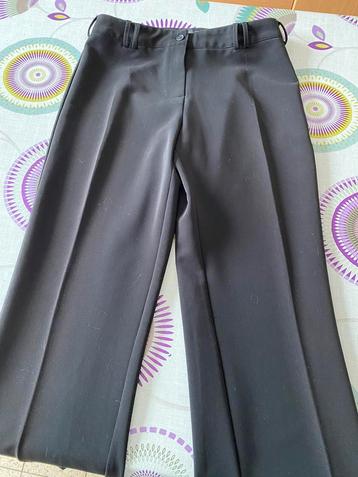 Pantalon noir ajusté Cassis Collection taille 38  disponible aux enchères