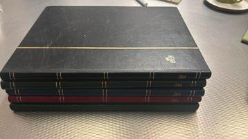 Lege en volle postzegelboeken beschikbaar voor biedingen