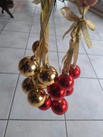 2 Kerstbalhangers - goud en rood, Ophalen of Verzenden, Gebruikt