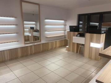 Ensemble étagères avec led et caisson pour boutique beschikbaar voor biedingen