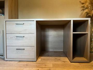 Bureau beschikbaar voor biedingen