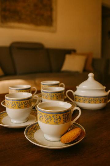 Vintage porseleinen theeset met bloemenmotief – 5-delig beschikbaar voor biedingen