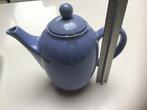Kan in pastel blauw aardewerk voor thee, koffie of cecemel, Maison & Meubles, Comme neuf, Enlèvement ou Envoi