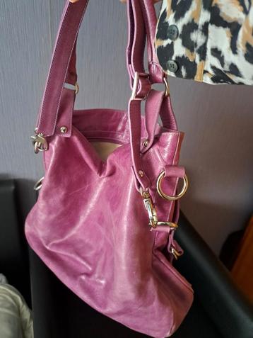 sac à main en cuir violet design de luxe Carol J Gianni Nota